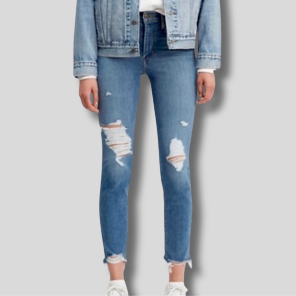 Levi’s High Rise Straight Distressed Jeans Sz. 31